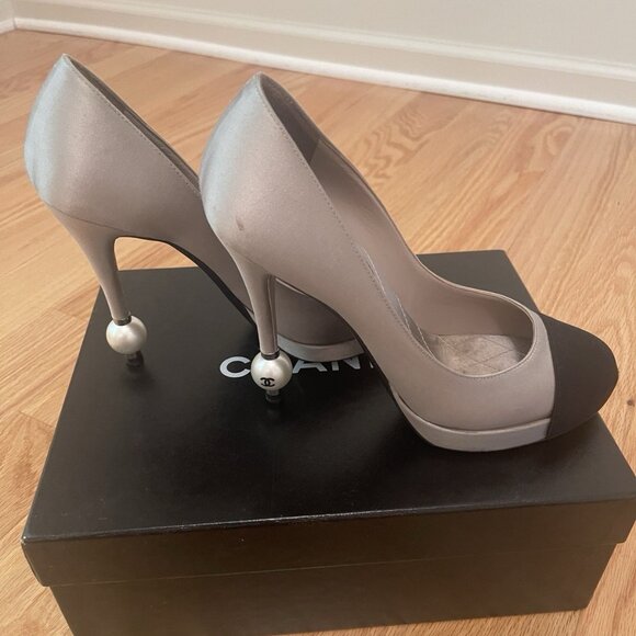 CHANEL Black Leather Satin Pumps Heels - Picture 2 of 15